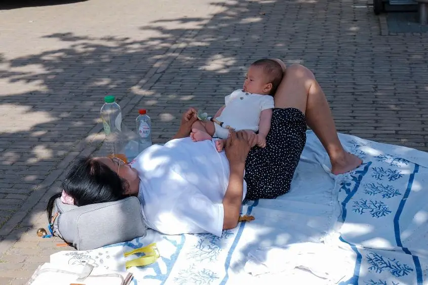 Oma en Ollie relaxen